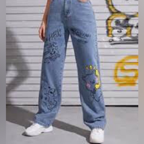 High-Waisted Graphic Detail
Pants - Light Wash, XS - Picture 1 of 4